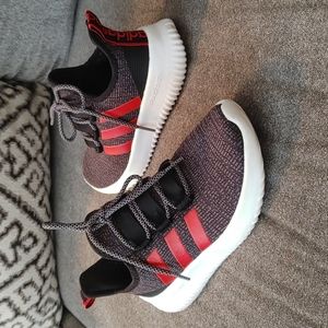 Adidas sneakers unisex kid's size 4